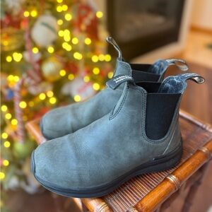Kid’s Blundstone #2145 Chelsea boot size 3.5 (5.5 women)